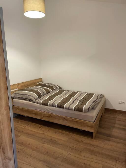 Apartment In Zentraler Lage Mit Privatparkplatz Grafenwohr Exteriör bild